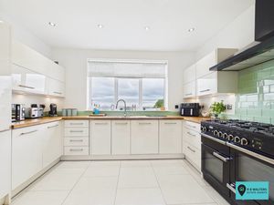 Kitchen- click for photo gallery